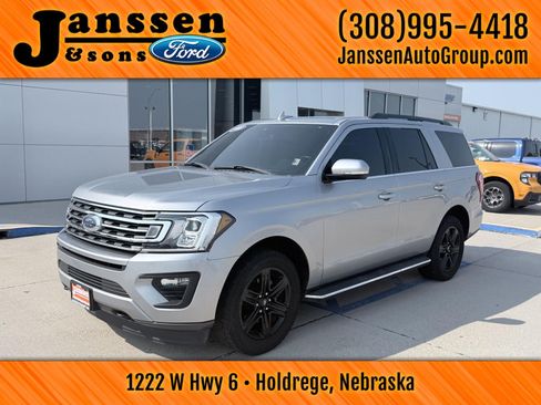 Used 2020 Ford Expedition XLT w/ Equipment Group 202A AWD/4WD image 2