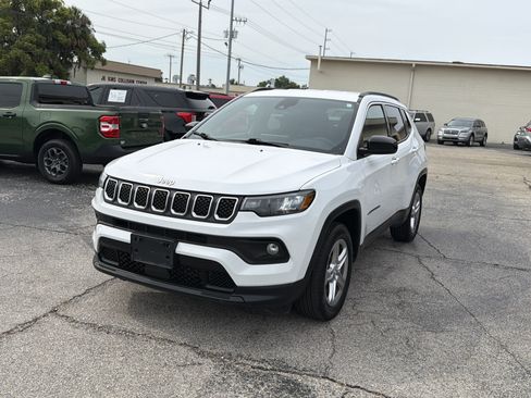 Used 2024 Jeep Compass Latitude AWD/4WD image 7