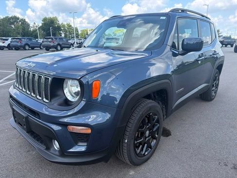 Used 2020 Jeep Renegade Latitude w/ Cold Weather Group AWD/4WD image 2