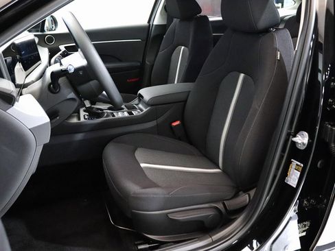 Used 2025 Hyundai Sonata SE image 2
