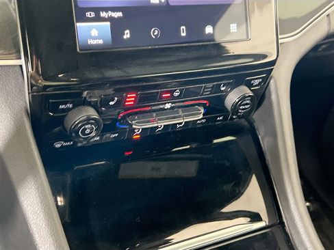 Used 2023 Jeep Grand Cherokee L Laredo image 15