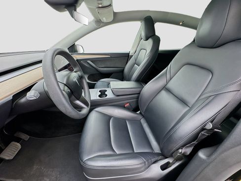 Used 2024 Tesla Model Y Long Range RWD image 13