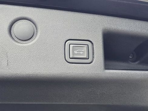 Used 2023 Chevrolet Equinox LT image 9