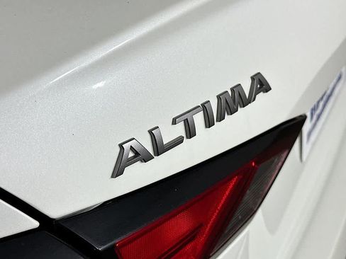 Used 2024 Nissan Altima 2.5 SR FWD image 7