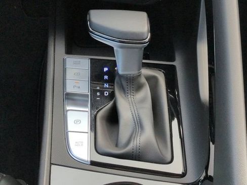 Certified 2024 Hyundai Elantra Limited FWD image 18