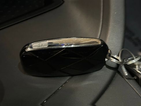 Used 2025 Genesis G70 2.5T image 25