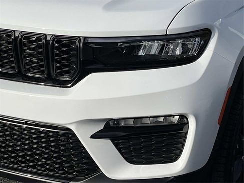 New 2025 Jeep Grand Cherokee Limited w/ Black Appearance Package image 10