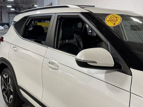 Used 2024 Kia Seltos SX w/ SX Sunroof Package AWD/4WD image 5