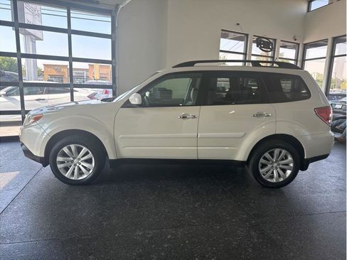 Used 2011 Subaru Forester 2.5X Premium image 2