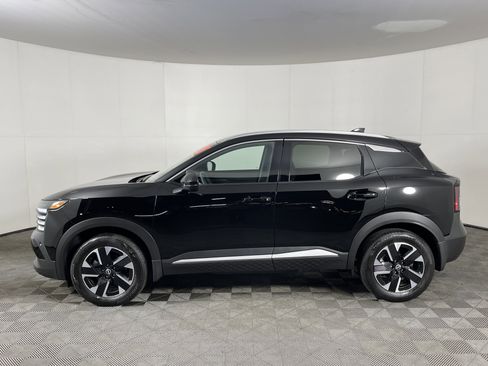 Used 2025 Nissan Kicks SR image 3