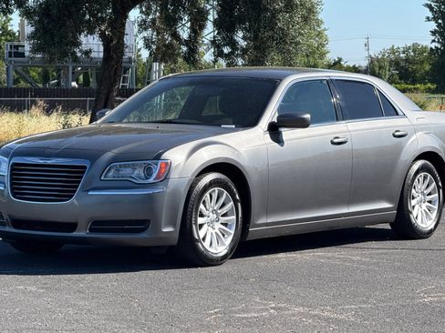 Used 2012 Chrysler 300 RWD image 8