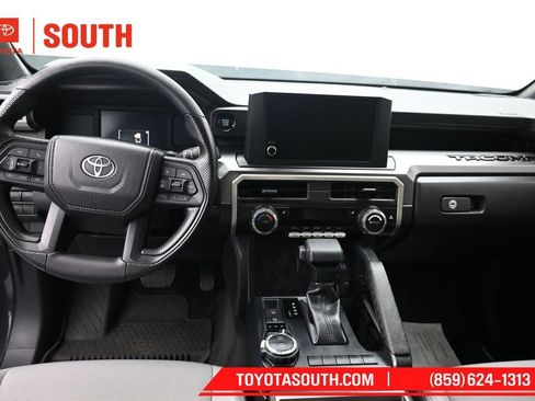 Used 2025 Toyota Tacoma SR5 AWD/4WD image 11