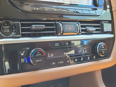 Used 2025 Nissan Pathfinder Platinum FWD image 25