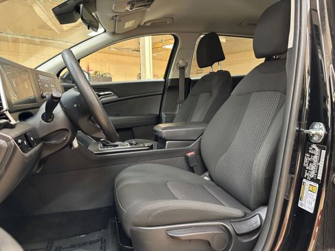 Used 2025 Kia Sportage LX image 24