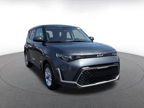 Used 2025 Kia Soul LX w/ LX Technology Package FWD image 3