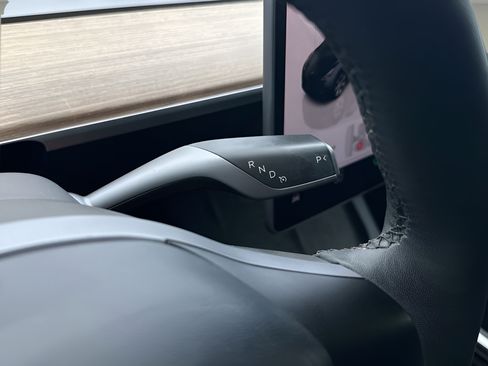 Used 2024 Tesla Model Y 2WD image 14