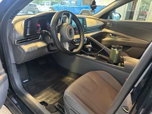 Used 2023 Hyundai Elantra SEL FWD image 8