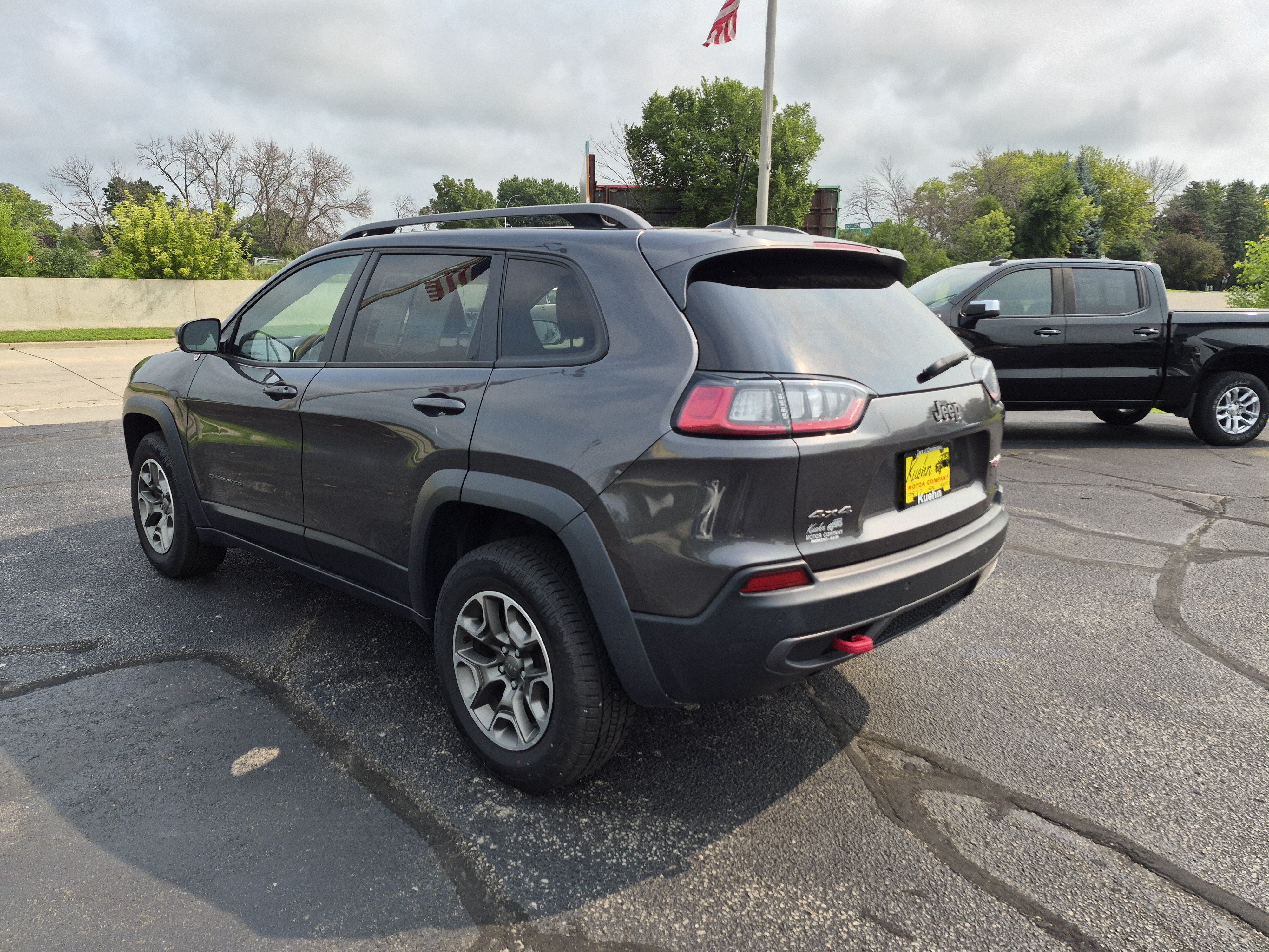 Used 2020 Jeep Cherokee Trailhawk AWD/4WD image 6
