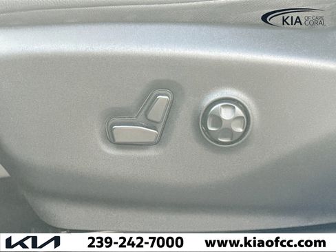 Used 2020 Chrysler Pacifica Touring-L image 26