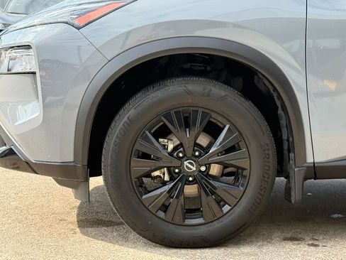 Used 2023 Nissan Rogue SV w/ SV Premium B Package image 6