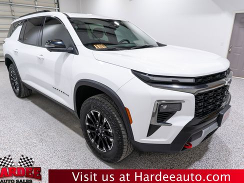 Used 2024 Chevrolet Traverse Z71 image 6