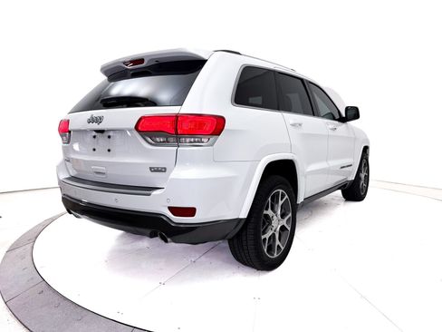 Used 2018 Jeep Grand Cherokee Limited AWD/4WD image 18