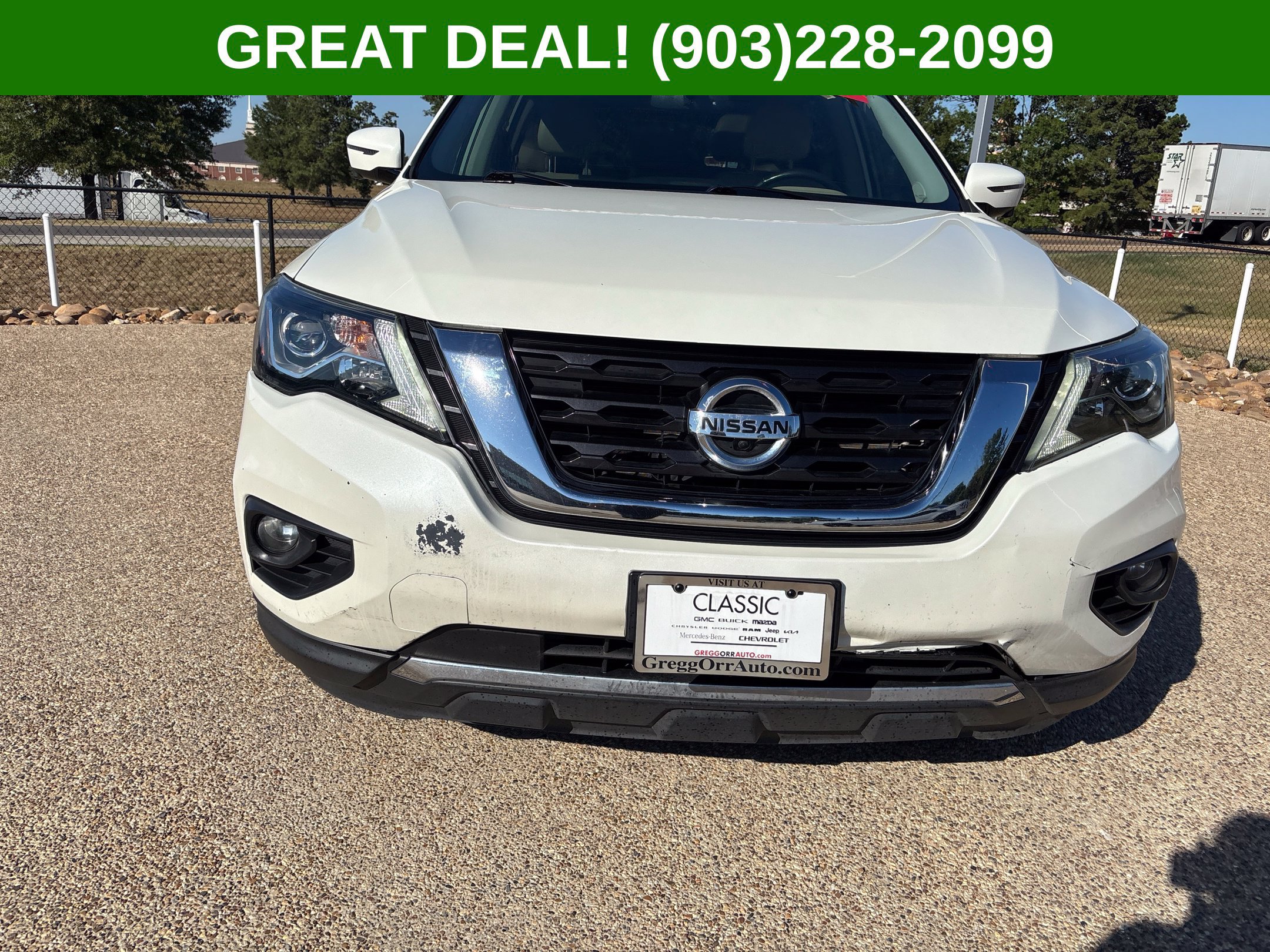 Used 2019 Nissan Pathfinder Platinum FWD image 2