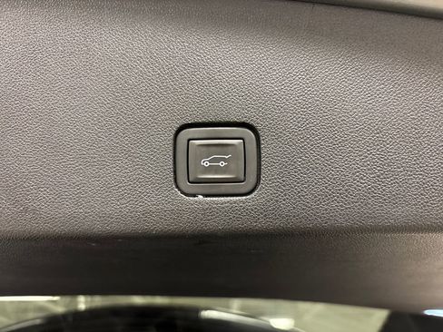 Used 2023 Cadillac XT6 Premium Luxury w/ Technology Package image 29