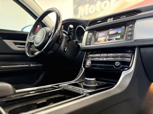 Used 2017 Jaguar XF Premium image 22