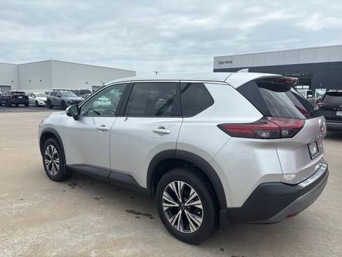 Used 2023 Nissan Rogue SV FWD image 4