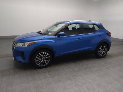 Used 2021 Nissan Kicks SV FWD image 2