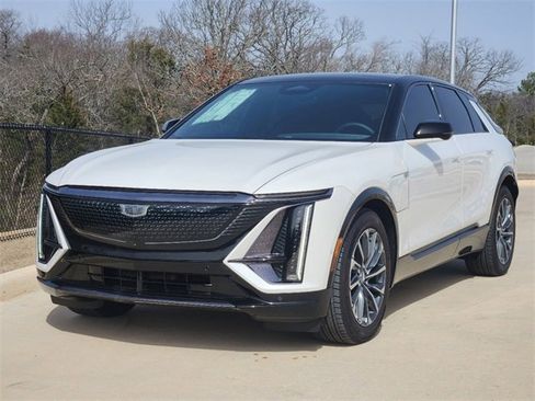 New 2024 Cadillac Lyriq Sport image 3