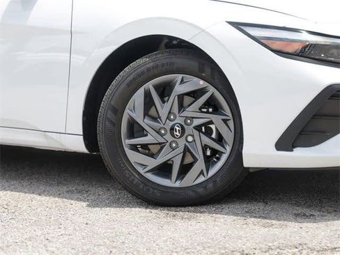 Certified 2025 Hyundai Elantra Blue image 8