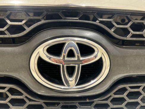 Used 2011 Toyota Tacoma 2WD Access Cab w/ SR5 Pkg #2 image 25