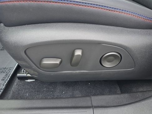 New 2025 Chevrolet Equinox EV RS image 8