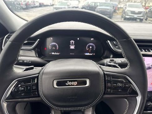 Used 2023 Jeep Grand Cherokee Overland w/ Luxury Tech Group IV AWD/4WD image 33