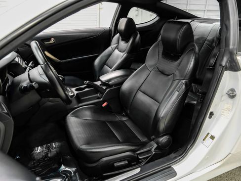 Used 2013 Hyundai Genesis 3.8 image 29