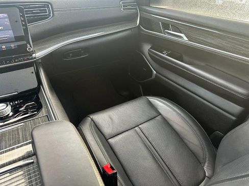 Used 2022 Jeep Wagoneer Series III w/ Premium Group I image 18