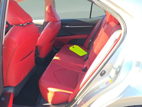 Used 2018 Toyota Camry XSE image 10