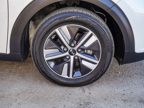 Used 2021 Kia Niro LXS image 6