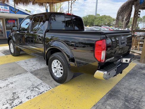 Used 2014 Nissan Frontier SV w/ SV Value Truck Package RWD image 8