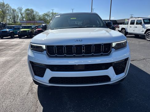 New 2026 Jeep Grand Cherokee Summit AWD/4WD image 2
