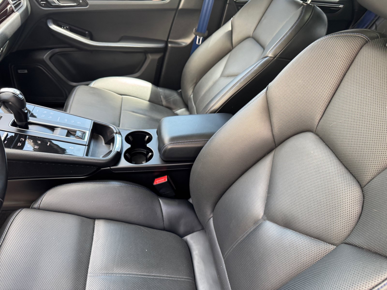 Used 2022 Porsche Macan AWD/4WD image 19