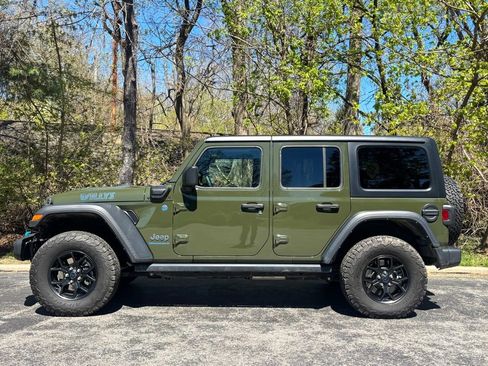 Used 2024 Jeep Wrangler Unlimited image 4