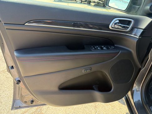 Used 2018 Jeep Grand Cherokee Trailhawk AWD/4WD image 12