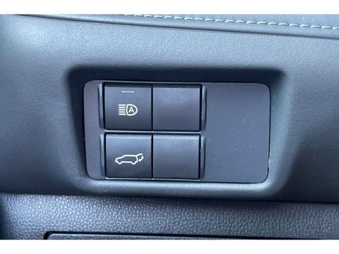 Used 2021 Toyota Highlander LE FWD image 40