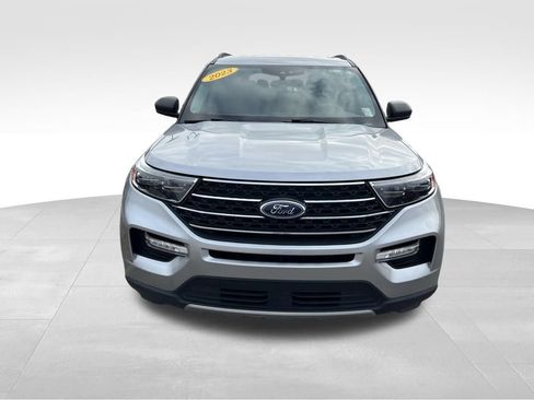 Used 2023 Ford Explorer XLT w/ Equipment Group 202A AWD/4WD image 10