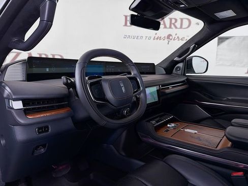 New 2025 Lincoln Navigator Black Label AWD/4WD image 9