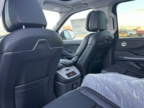 New 2025 Lincoln Navigator Reserve AWD/4WD image 15