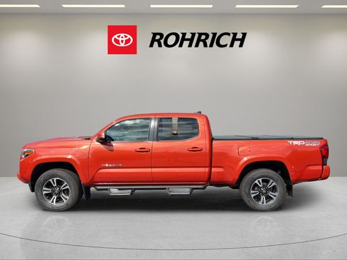 Used 2016 Toyota Tacoma TRD Sport w/ Towing Package AWD/4WD image 9